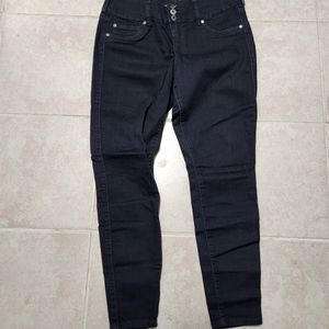 Torrid Jegging Super Stretch Dark Wash 10S short